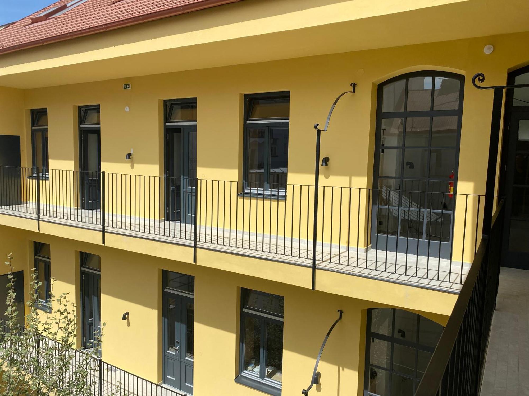 Honest Karlin Lejlighedshotel Prag Eksteriør billede