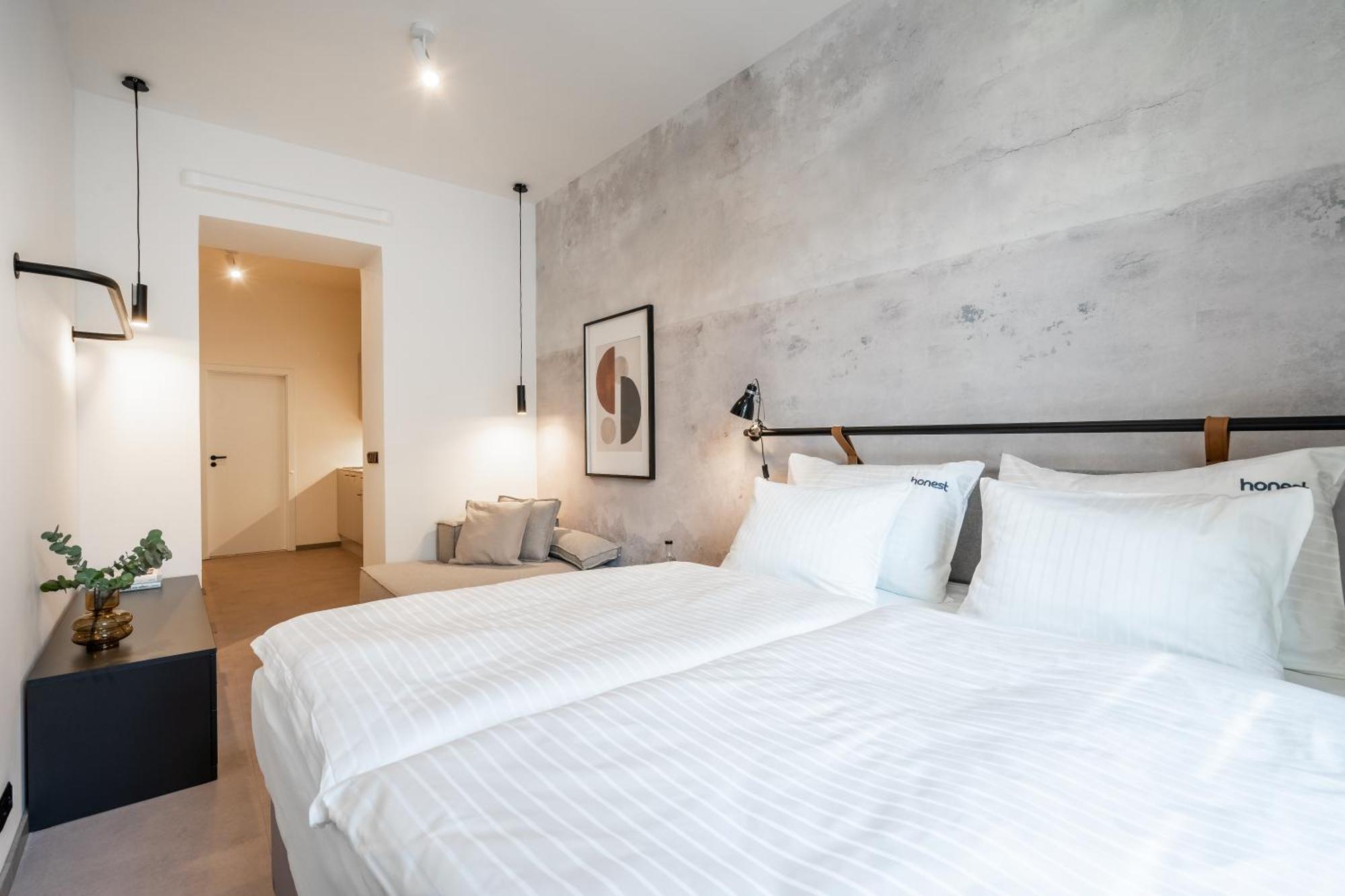 Honest Karlin Lejlighedshotel Prag Eksteriør billede