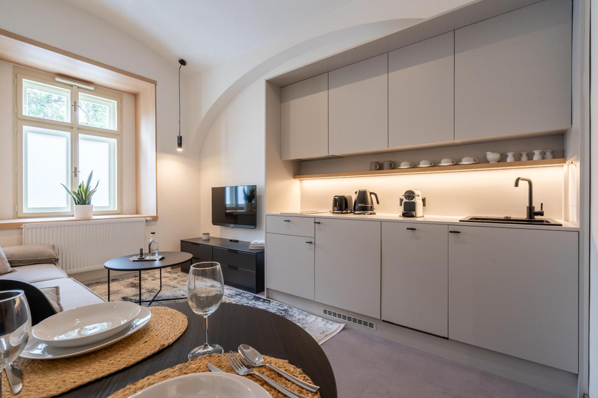Honest Karlin Lejlighedshotel Prag Værelse billede