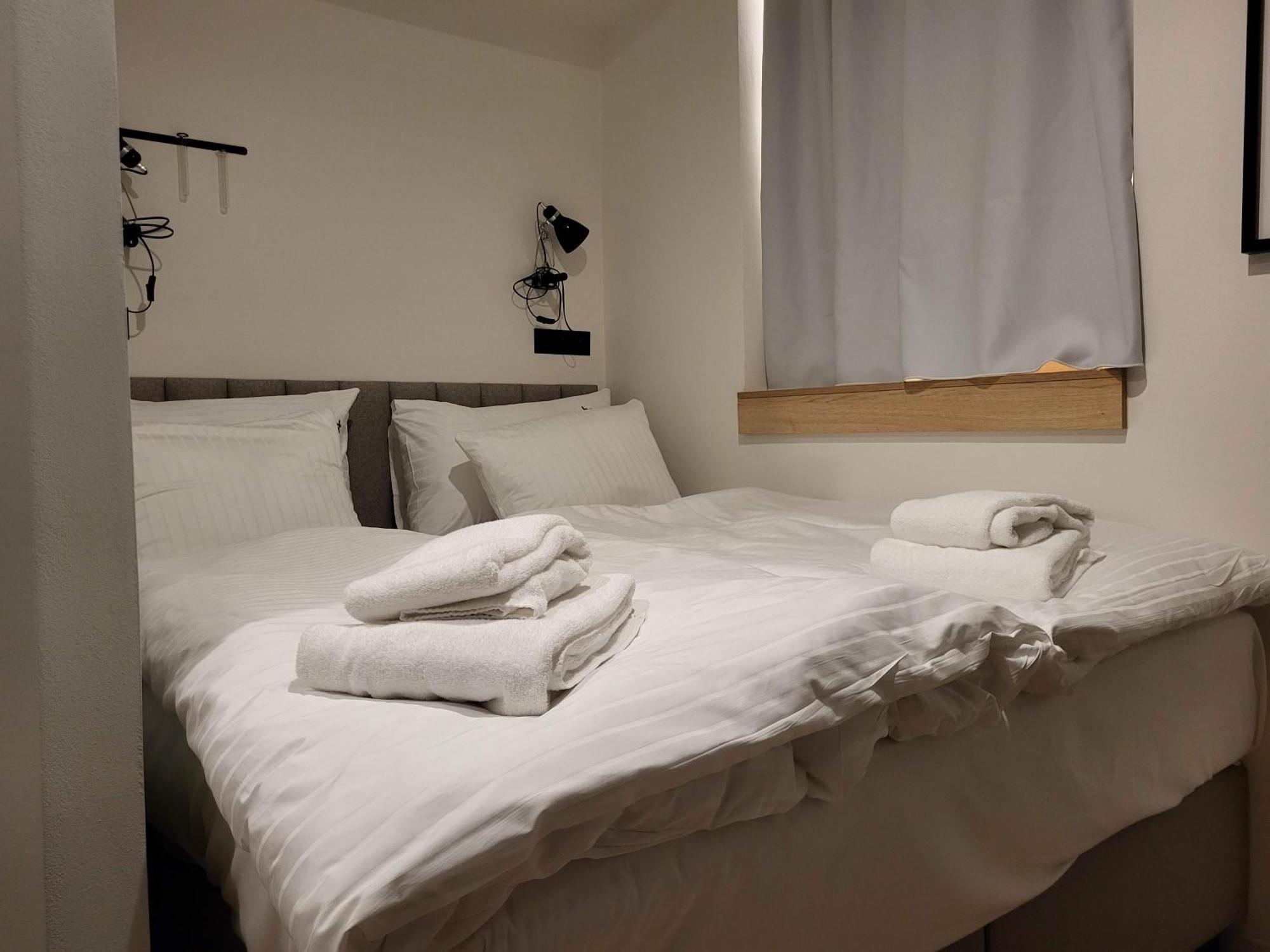 Honest Karlin Lejlighedshotel Prag Værelse billede