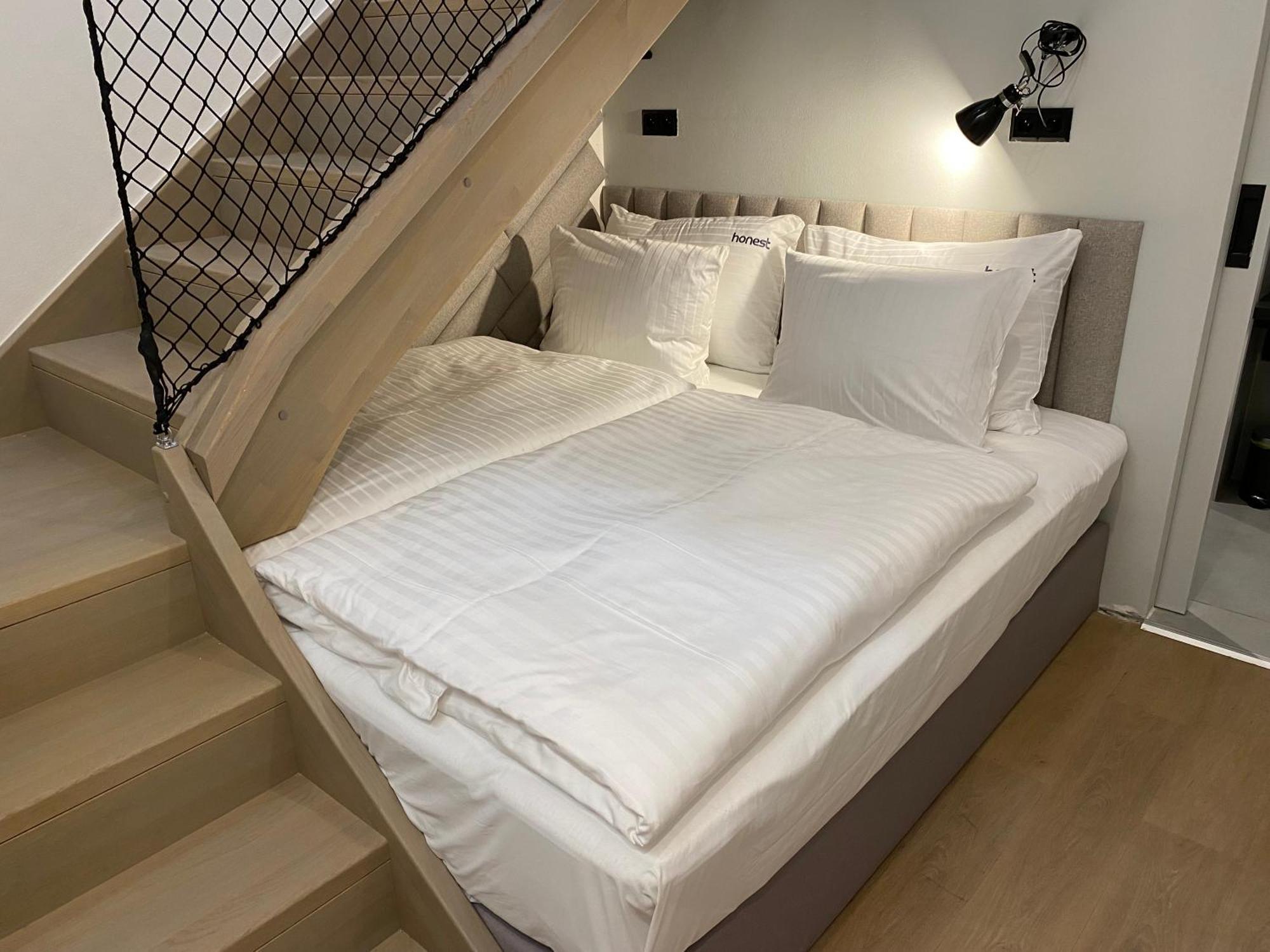 Honest Karlin Lejlighedshotel Prag Værelse billede