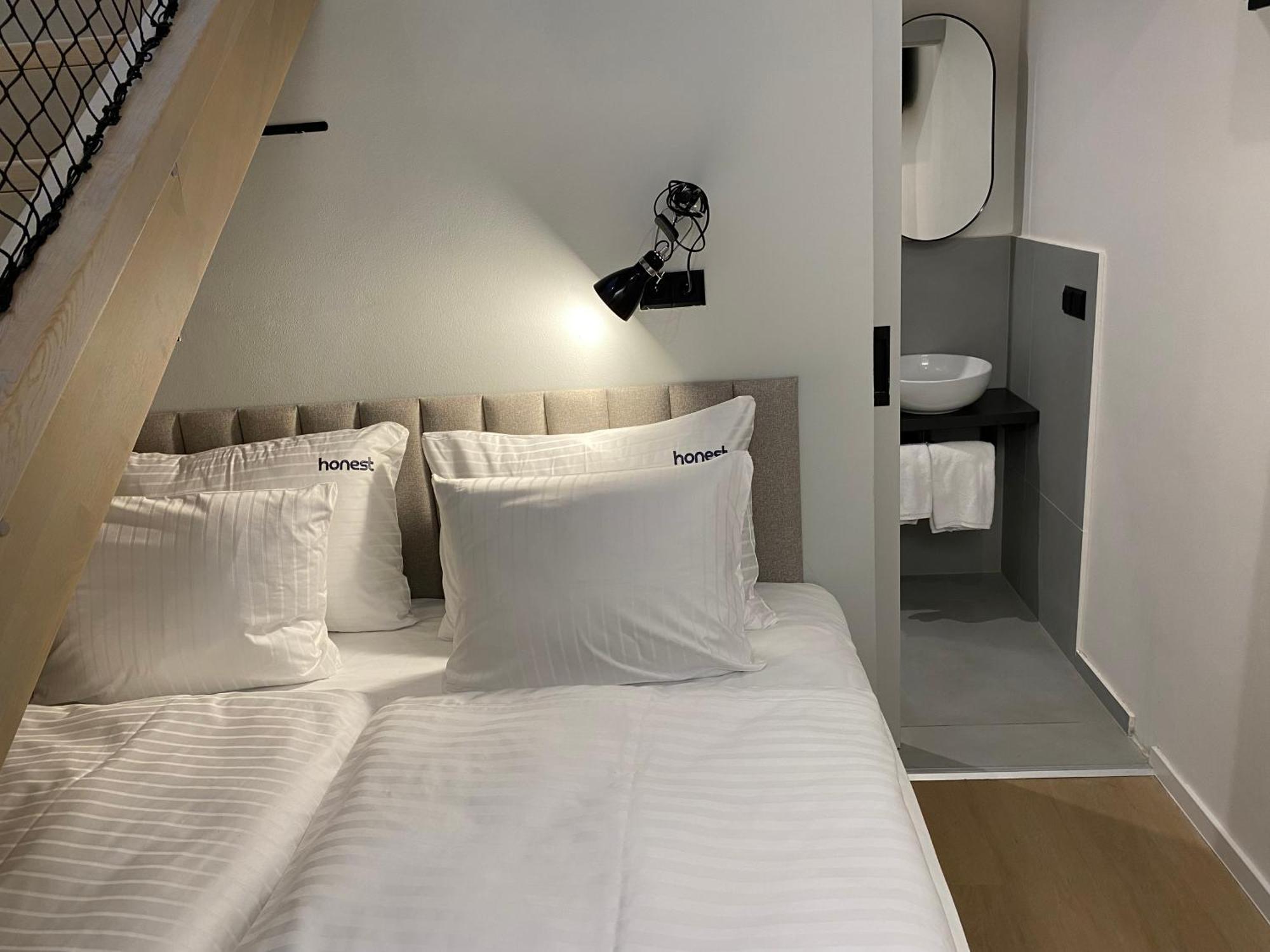 Honest Karlin Lejlighedshotel Prag Værelse billede